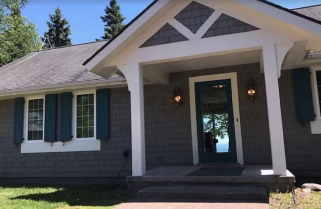 The Silver Hilton on Lake Superior! With Bungalow