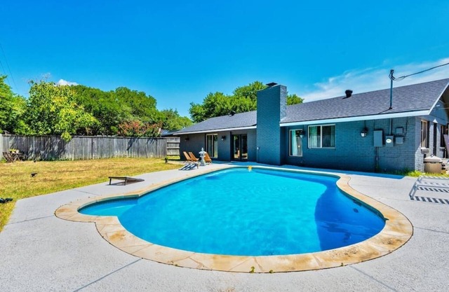 The Sinatra - Fun, 5BD Home! Huge Pool! Game Room!