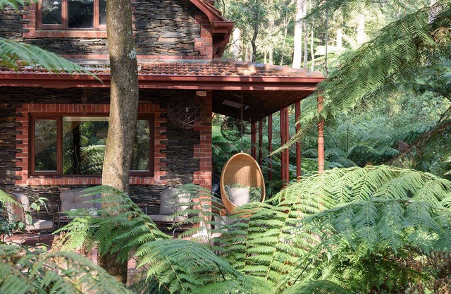 The Slate House - Off-Grid Eco Retreat