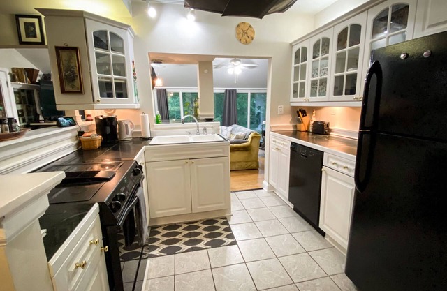 The Stone - 1Bd/1Ba Furnished Apartment - Near Lake And Bike Trails, Mercer