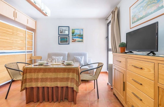 The studio apartment "Monte Gorbea 4 E" is located in Sierra Nevada and offers direct access to