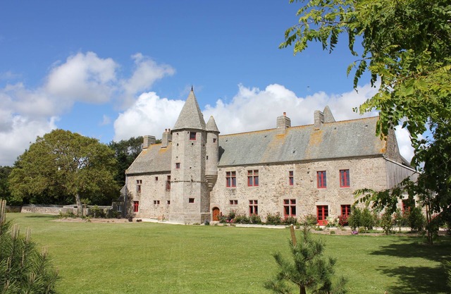 The Suites of the Manoir de la Crasvillerie