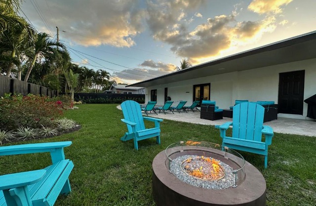 The Sun House - 3 Bed, 2 Bath, Private Pool, Fire Pit, Huge Backyard