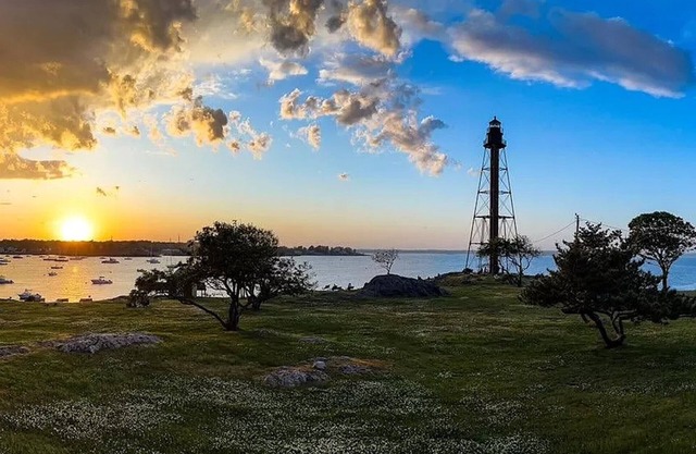 The Sunset Lighthouse Marblehead - Exclusive Waterfront 3brm/2.5bath Home