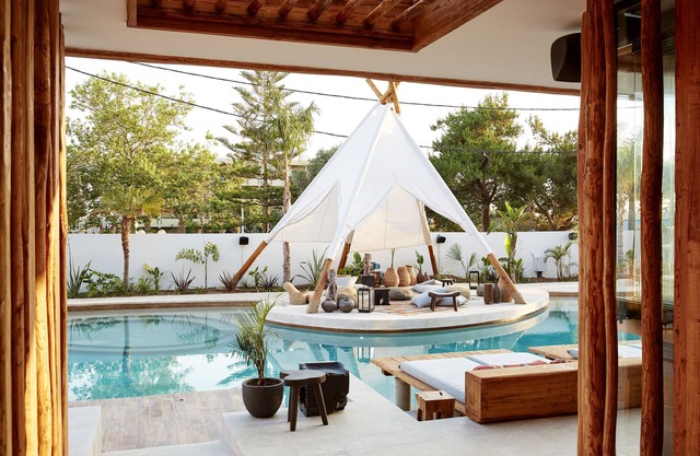 The Syntopia Hotel