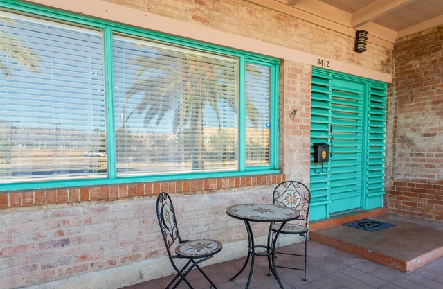 The Teal Door | UofA Central Newly Renovated 1BR