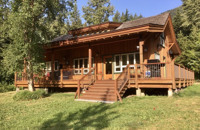 The Trailhead : Lakefront Cabin @ Tyaughton Lake