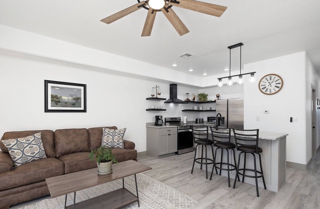 The Traveler at Lake Town Estates. Only 10 minutes from Stockton Lake!