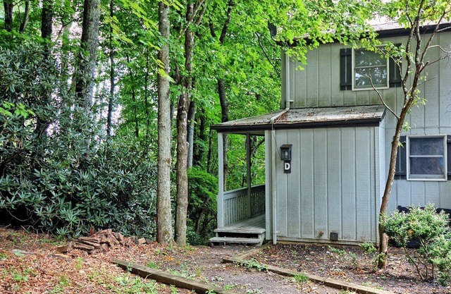 The Tree House-Open for Bookings! Affordable, WIFI, Arcade Game, Pinball