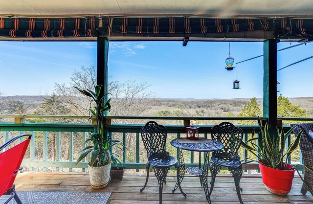 'The Treehouse' in Cherokee Village: Deck & Views