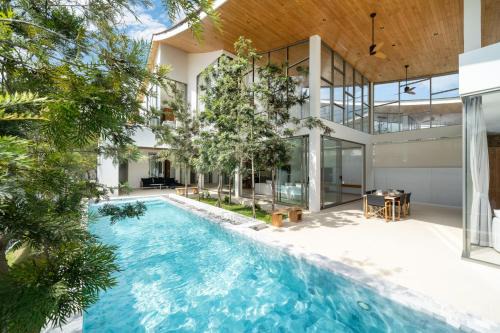 The Trinity new modern 5BR villa with 20M Pool