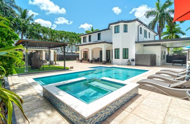 The tropical paradise villa