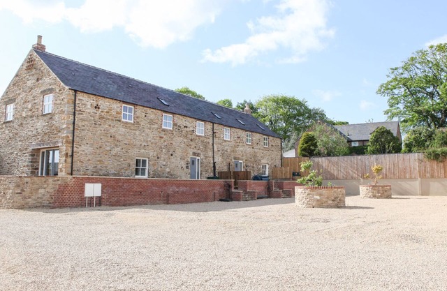 THE TURNIP BARN, pet friendly, with open fire in Durham