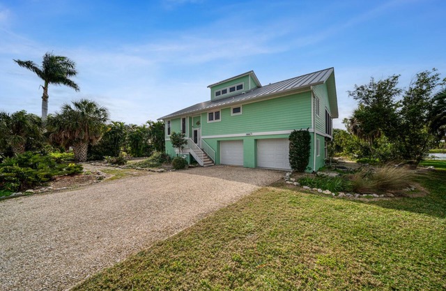 The Turtle Nest: Charming Pool Home in East Rocks!