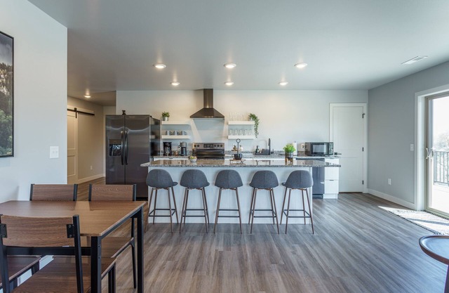 The Upper Hillsview Loft, Brand New Upper Hilsview Loft