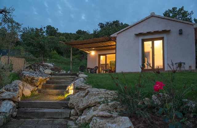 The Villino, detached cottage with shared pool
