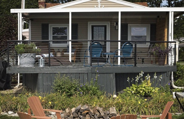 The Vintage Cottage at Indian Lake open views of the lake.