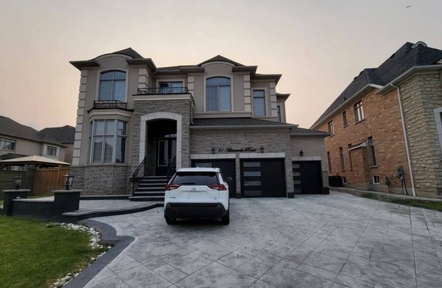 The Vistana Brampton 2Bedroom Contemporary designed spacious apartment!