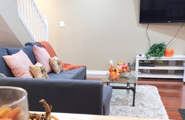 THE WALK IN CLOSET -A Couples Paradise on The Bay Of Quinte