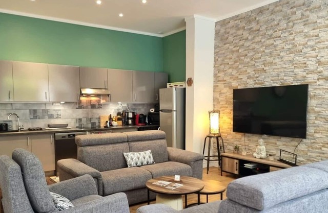 The Wall | City Center | Terrace & Parking | 4 Guests