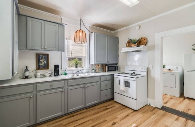 The Westbound Cottage · Best kept secret in Scott 3br + wifi near downtown