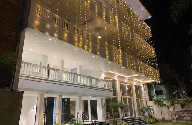 The White Lotus- Banquet & Hotel
