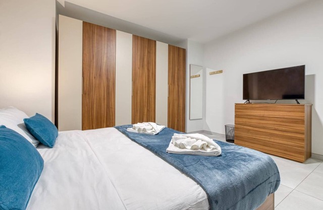 The whole group will enjoy easy access to everything from this centrally located place