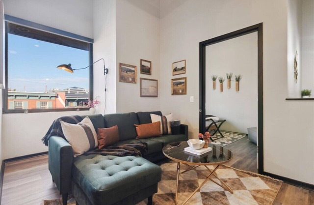 The Windsor Apt | GYM, Game Rm, Rooftop, Central Locaton