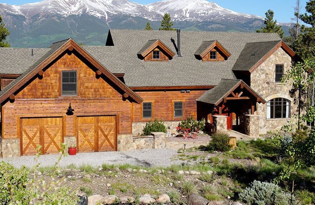 The Wolf Den: Unforgettable Mt. Elbert + Twin Lakes Views on Quiet Acreage