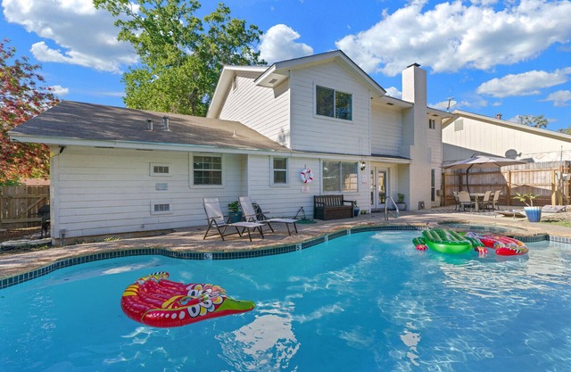 theOAKloft-Heated Pool/HotTub- Games - Bring Fido- Memorable Experience