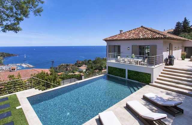 Theoule/mer Villa de Charme 240 M2 Vue Mer Panoramique Calme et Sécurisé