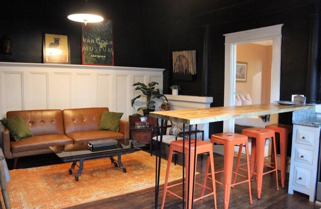 This apartment is a 1 bedroom(s), 1.5 bathrooms, located in El Paso, TX.