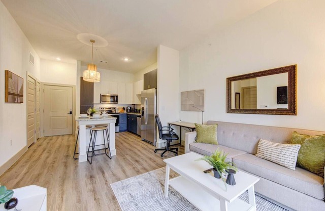 This apartment is a 1 bedroom(s), 1 bathrooms, located in Houston, TX.