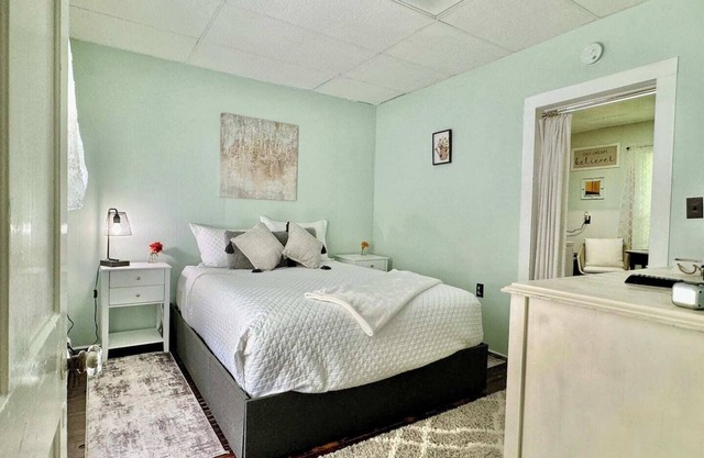 This apartment is a 1 bedroom(s), 1 bathrooms, located in Oneonta, NY.