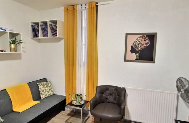 This apartment is a 1 bedroom(s), 1 bathrooms, located in Mâcon, Bourgogne-Franche-Comté.