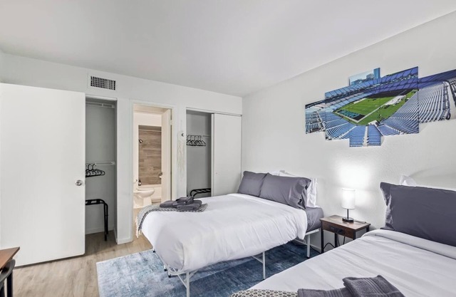 This apartment is a 1 bedroom(s), 1 bathrooms, located in Mesa, AZ.