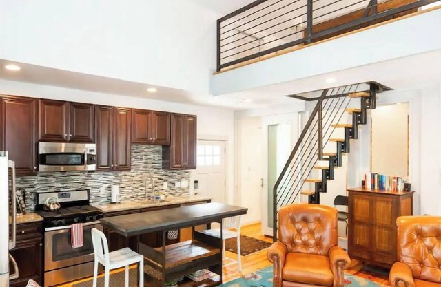 This apartment is a 2 bedroom(s), 1 bathrooms, located in Atlanta, GA.