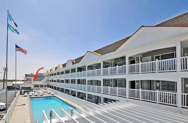 This BEACH BLOCK adorable condo at the Ocean View is one of Avalon's perfect places to get-a-way
