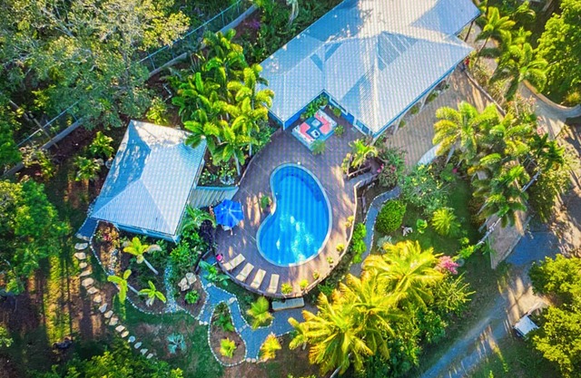 This beautiful island rental w/gorgeous ocean views. 4 bdrms sleeps up to 10.