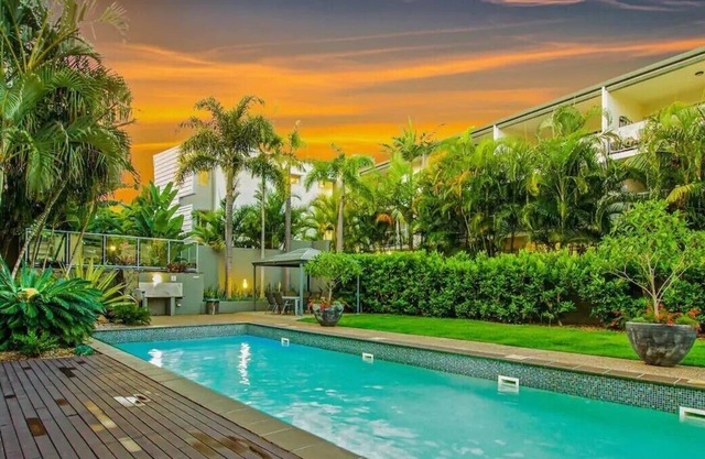 This charming 1-2 bedroom unit located in the suburb of Bulimba is a must stay!
