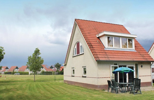 This comfortable villa is located in the villa park Porta Isola.