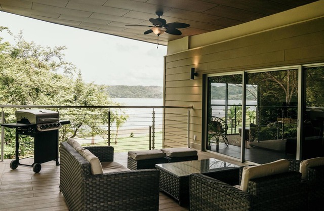 This condominium is a 2 bedroom(s), 2 bathrooms, located in Playa Venao, Los Santos.