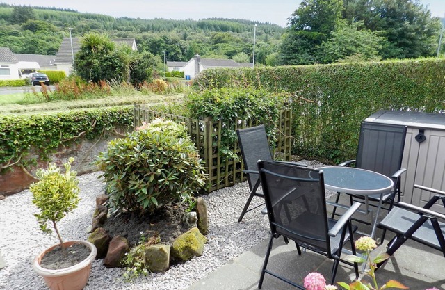 This cosy cottage offers the perfect base to explore the Isle of Arran and all it has to offer.