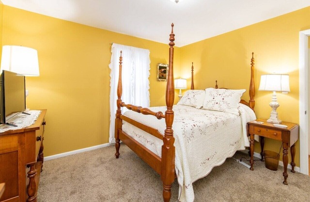 This house is a 2 bedroom(s), 1 bathrooms, located in Georgetown, KY.