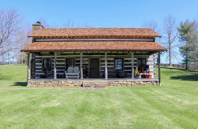 This house is a 2 bedroom(s), 1 bathrooms, located in East Bernstadt, KY.