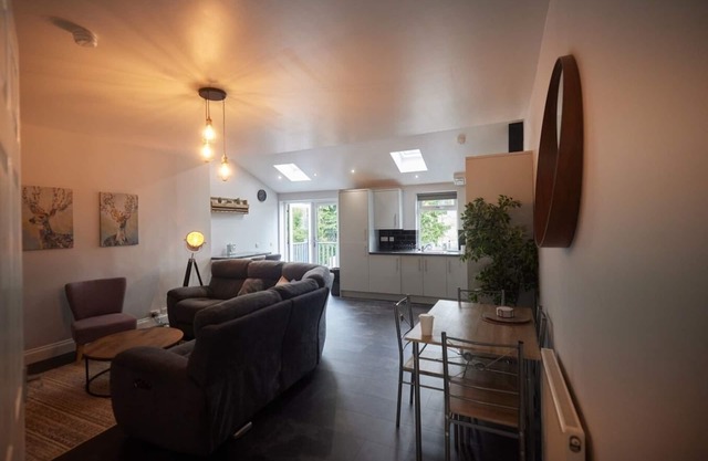 This house is a 3 bedroom(s), 2 bathrooms, located in Stonehouse, Scotland.