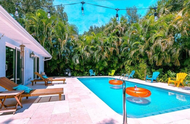 This house is a 3 bedroom(s), 2 bathrooms, located in Vero Beach, FL.