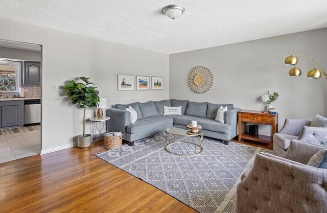 This house is a 3 bedroom(s), 2 bathrooms, located in Lexington, KY.