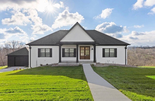 This house is a 4 bedroom(s), 3 bathrooms, located in Lancaster, KY.
