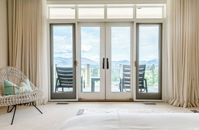 This house is a 4 bedroom(s), 3.5 bathrooms, located in Kelowna, BC.
